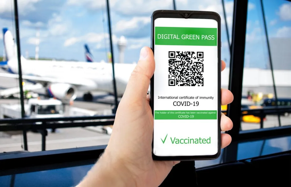 Questa immagine ha l'attributo alt vuoto; il nome del file è Green-Pass-1024x657.jpg